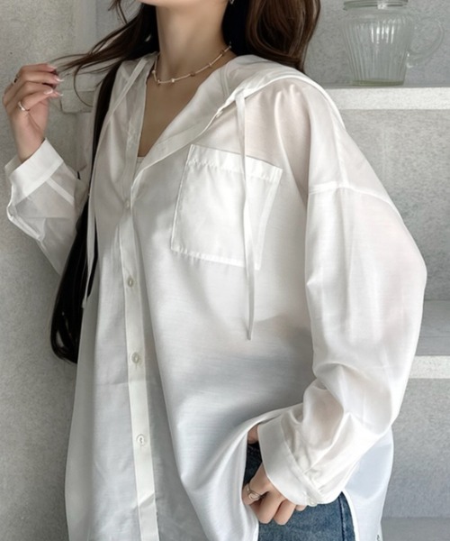 umune(ウムネ)の「シアーシャツ フード付き 長袖 ブラウス オフホワイト 透け感 シースルー オーバーサイズ ルーズ 紫外線対策 冷房対策 羽織り トップス 秋 冬(シャツ/ブラウス・レディース・ブラック/オフホワイト/ピンク・FREE)」の4枚目の写真
