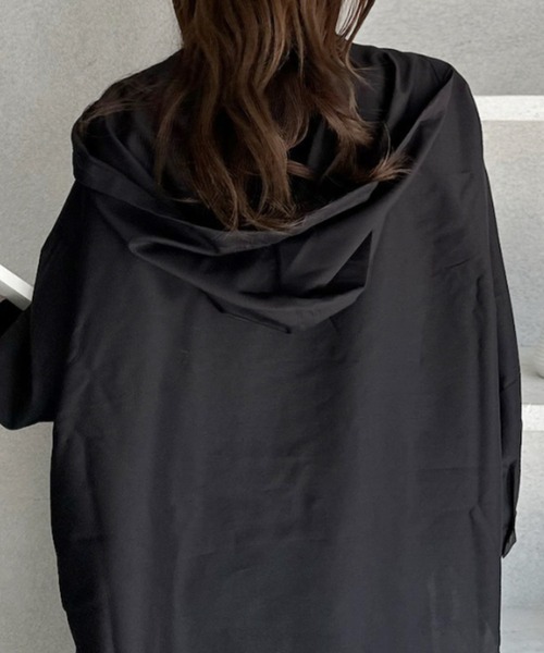 umune(ウムネ)の「シアーシャツ フード付き 長袖 ブラウス オフホワイト 透け感 シースルー オーバーサイズ ルーズ 紫外線対策 冷房対策 羽織り トップス 秋 冬(シャツ/ブラウス・レディース・ブラック/オフホワイト/ピンク・FREE)」の9枚目の写真