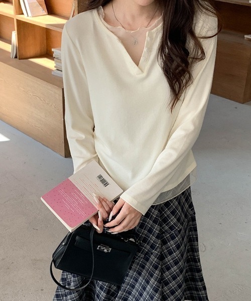 CHUN CHUN NOTES(チュンチュンノーツ)の「26SS/シアー配色レイヤード風ヘンリーネックTシャツ(Tシャツ/カットソー・レディース・ブラック/アイボリー/ダークグレー/ブラウン/ライトグレー・M)」の2枚目の写真