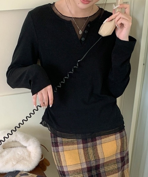 CHUN CHUN NOTES(チュンチュンノーツ)の「26SS/シアー配色レイヤード風ヘンリーネックTシャツ(Tシャツ/カットソー・レディース・ブラック/アイボリー/ダークグレー/ブラウン/ライトグレー・M)」の3枚目の写真