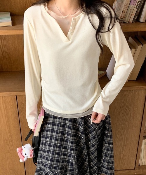 CHUN CHUN NOTES(チュンチュンノーツ)の「26SS/シアー配色レイヤード風ヘンリーネックTシャツ(Tシャツ/カットソー・レディース・ブラック/アイボリー/ダークグレー/ブラウン/ライトグレー・M)」の6枚目の写真