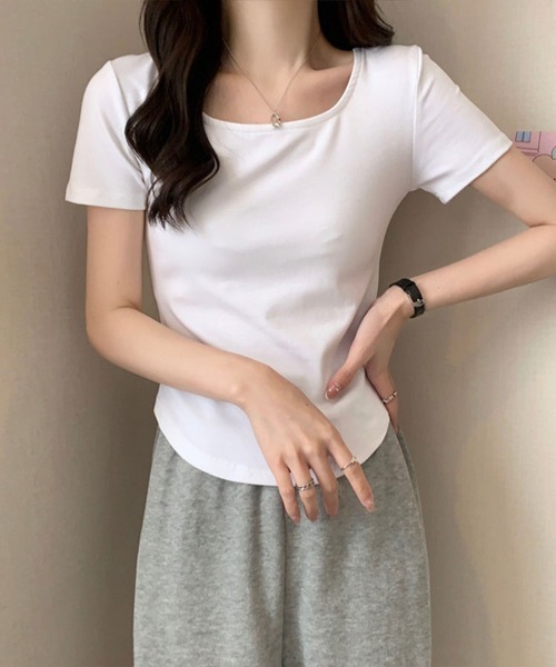 SallyLunn（サリーラン）の「【美シルエット】スクエアネックフィットTシャツ（Tシャツ/カットソー・レディース・ベージュ/ブラック/グレー/ホワイト・LARGE/MEDIUM）」の2枚目の写真