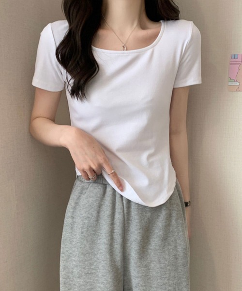 SallyLunn（サリーラン）の「【美シルエット】スクエアネックフィットTシャツ（Tシャツ/カットソー・レディース・ベージュ/ブラック/グレー/ホワイト・LARGE/MEDIUM）」の5枚目の写真