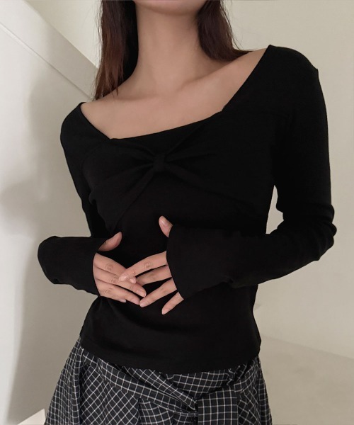 4INT.(フォイント)の「フロントリボン スクエア 長袖 Tシャツ(Tシャツ/カットソー・レディース・ブラック/グレー/ホワイト・FREE)」の3枚目の写真