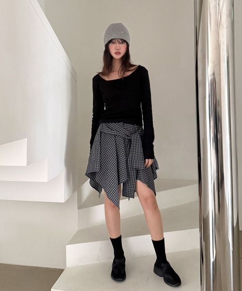 4INT.(フォイント)の「フロントリボン スクエア 長袖 Tシャツ(Tシャツ/カットソー・レディース・ブラック/グレー/ホワイト・FREE)」の15枚目の写真