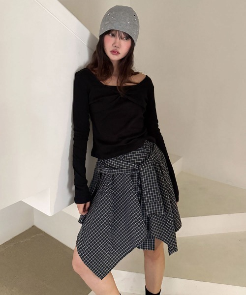 4INT.(フォイント)の「フロントリボン スクエア 長袖 Tシャツ(Tシャツ/カットソー・レディース・ブラック/グレー/ホワイト・FREE)」の18枚目の写真