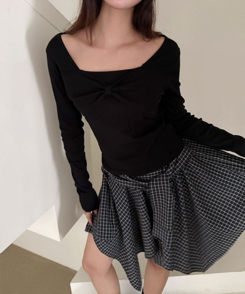 4INT.(フォイント)の「フロントリボン スクエア 長袖 Tシャツ(Tシャツ/カットソー・レディース・ブラック/グレー/ホワイト・FREE)」の21枚目の写真