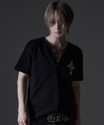 RUDOL（ルドル）の「『RUDOL/ルドル』ラインストーンデザインテレコヘンリーネックTシャツ（Tシャツ/カットソー）」