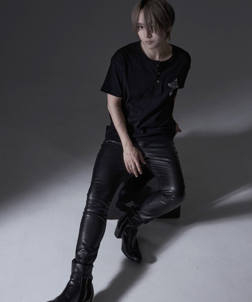 RUDOL(ルドル)の「『RUDOL/ルドル』ラインストーンデザインテレコヘンリーネックTシャツ(Tシャツ/カットソー・メンズ・ブラック系2/ブラック系1/ホワイト系2/ホワイト系1・L/M)」の9枚目の写真