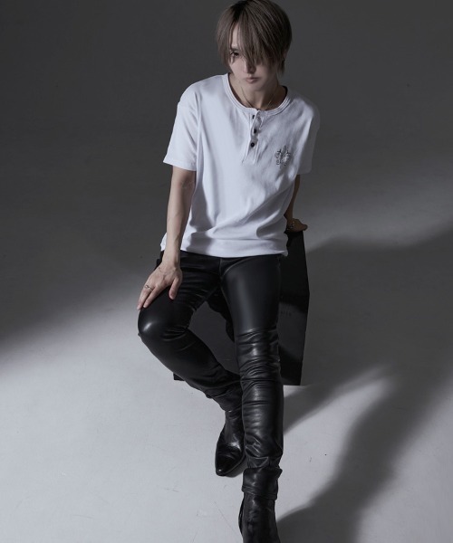 RUDOL(ルドル)の「『RUDOL/ルドル』ラインストーンデザインテレコヘンリーネックTシャツ(Tシャツ/カットソー・メンズ・ブラック系2/ブラック系1/ホワイト系2/ホワイト系1・L/M)」の8枚目の写真