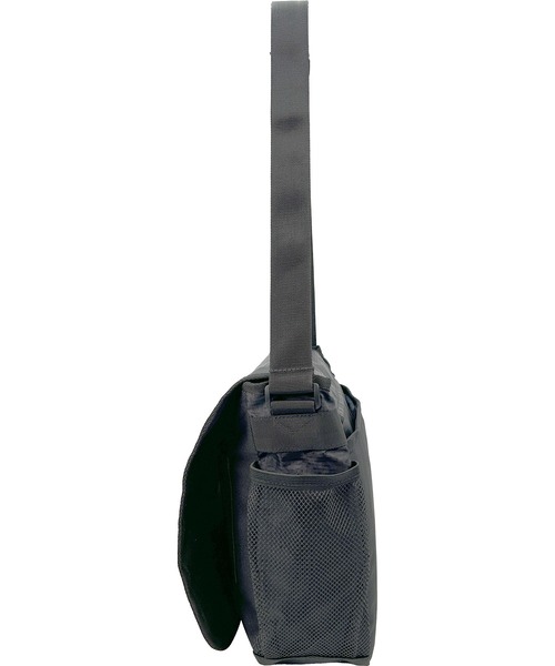 POLOCHAMPS(ポロチャンプス)の「POLOCHAMPS/ポロチャンプス 横型フラップショルダーバッグ/A4サイズ対応/リップストップ(ショルダーバッグ・メンズ・ブラック/グレー・FREE)」の5枚目の写真