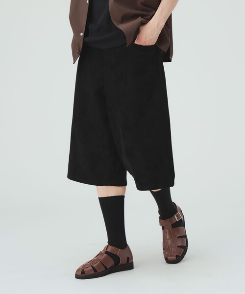 BEAMS HEART(ビームスハート)の「【7/31再値下げ】フェイクレザー ワイドストレート ショーツ(その他パンツ・メンズ・ブラック・LARGE/MEDIUM/SMALL)」の1枚目の写真