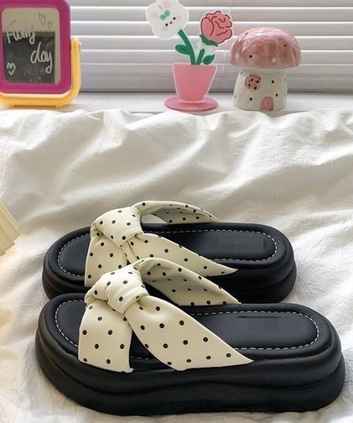 LAC-VERT(ラック・ヴェール)の「ドット柄リボン厚底サンダル(サンダル・レディース・アイボリー/イエロー/ピンク/ブラック・MEDIUM/SMALL/LARGE)」の15枚目の写真