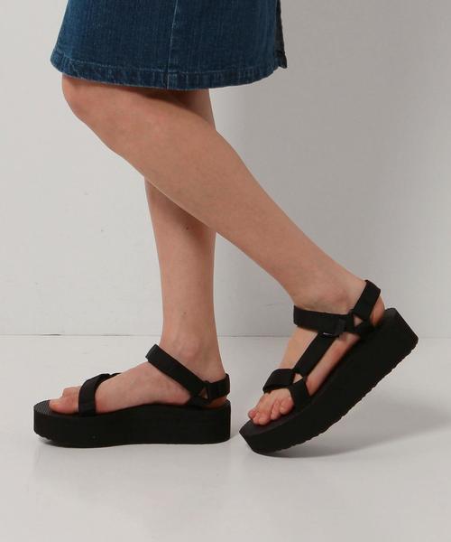 Teva（テバ）の「Teva FLATFORM UNIVERSAL（サンダル・レディース・ホワイト/ブラック/イエロー/その他・7/5/6/8）」の15枚目の写真