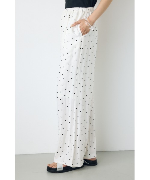 AZUL by moussy(アズールバイマウジー)の「【身長/骨格別着用画像あり】ドット刺繍ワイドパンツ(スラックス・レディース・ホワイト系その他/ブラック系その他・SMALL/MEDIUM)」の4枚目の写真