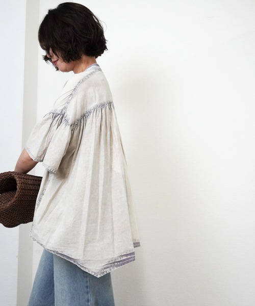 gossara(ゴサラ)の「【ふんわりシルエットが魅力】ケミカルウォッシュブラウス(シャツ/ブラウス・レディース・ブラック/グレー・FREE)」の3枚目の写真