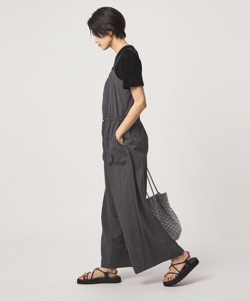 green label relaxing(グリーンレーベルリラクシング)の「ウスカル キャミソール サロペット UVカット 撥水 接触冷感(サロペット/オーバーオール・レディース・ダークグレー/ダークブラウン・FREE)」の5枚目の写真