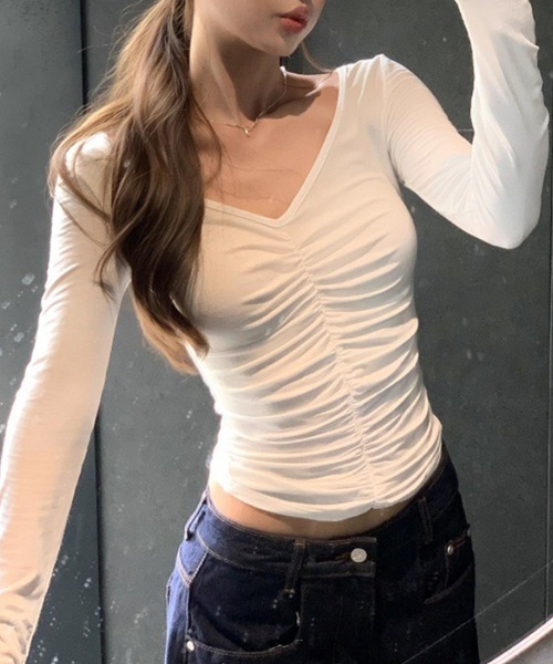 c.u.l(シーユーエル)の「カップ付き Vネック ギャザーカットソー culw937(Tシャツ/カットソー・レディース・グレー/レッド/ブラック/ホワイト・FREE)」の7枚目の写真