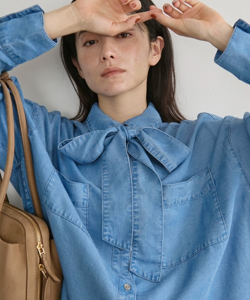 Doux archives(ドゥアルシーヴ)の「【26AW EC先行予約】ソフトデニム3WAYボウタイシャツ(シャツ/ブラウス・レディース・ブルー/チャコールグレー/サックスブルー・FREE)」の7枚目の写真