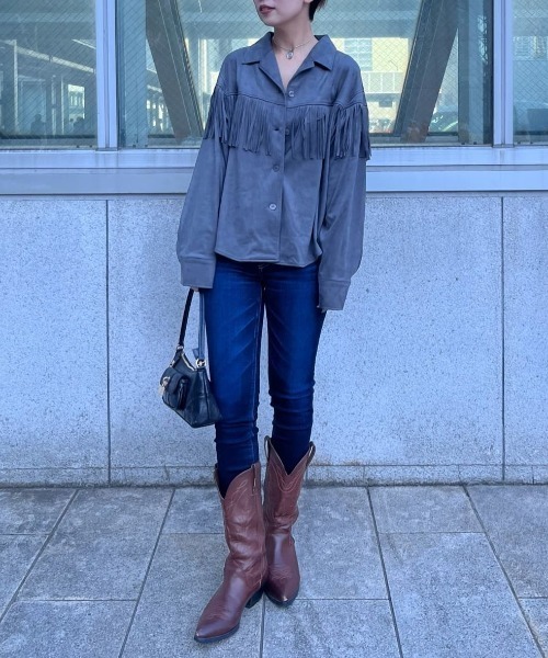 MOUSSY(マウジー)の「【26年AW新作】【セットアップ対応】F/SUEDE FRINGE シャツ(シャツ/ブラウス・レディース・ベージュ/チャコールグレー・1/2)」の5枚目の写真