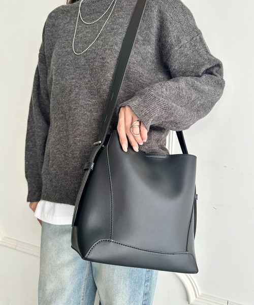 MYMOOD.(マイムード)の「PU仕切り付きスクエアトート ショルダーバッグ(ショルダーバッグ・レディース・ダークブラウン/ライトベージュ/ブラック・FREE)」の6枚目の写真