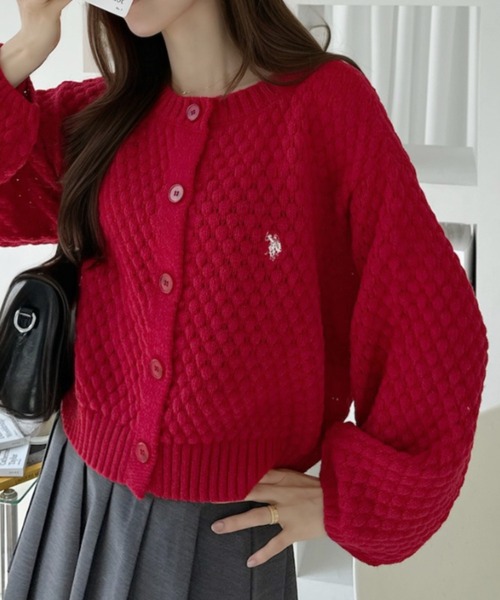 U.S. POLO ASSN.(ユーエスポロアッスン)の「【Ada.別注 U.S. POLO ASSN.】 クルーネック 表面感 ぽこぽこ ボリュームスリーブ カーディガン(カーディガン/ボレロ・レディース・レッド/アイボリー/チャコール・L/M)」の12枚目の写真