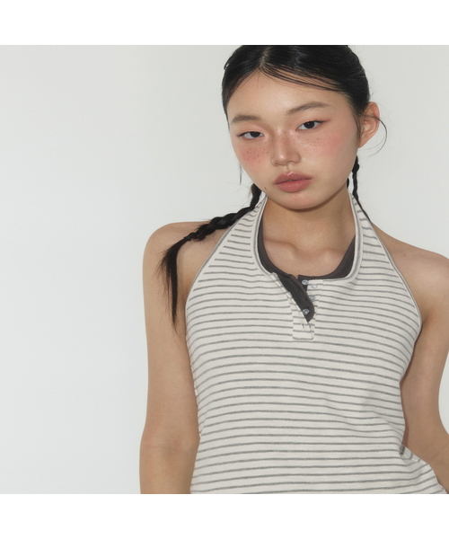 TWEE（トゥウィー）の「エトストライプヘンリーホルターネックスリーブレス（Tシャツ/カットソー・レディース・ライトグレー/オリーブ・SMALL/MEDIUM）」の2枚目の写真