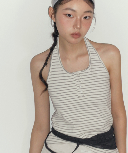TWEE（トゥウィー）の「エトストライプヘンリーホルターネックスリーブレス（Tシャツ/カットソー・レディース・ライトグレー/オリーブ・SMALL/MEDIUM）」の5枚目の写真