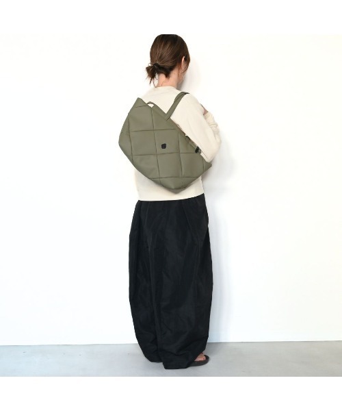 CLEDRAN（クレドラン）の「【PU×本革 A4対応】CL4030 LOSA PATCHWORK TOTE（トートバッグ・レディース・ブラック/ライトオリーブ/オフホワイト・FREE）」の12枚目の写真