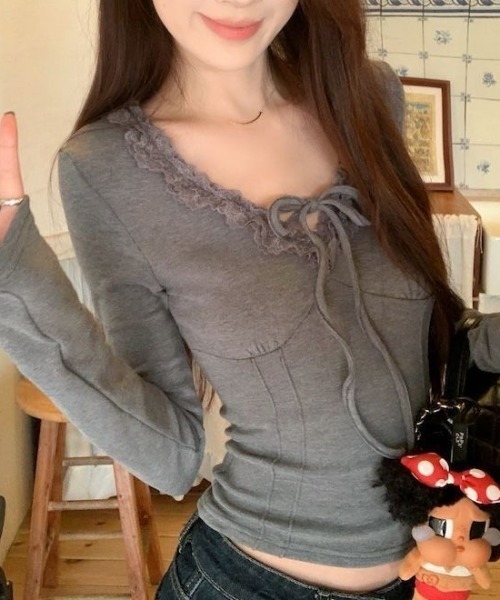 AVYL(アヴィル)の「フロントリボン レースフリルタイトカットソー(ニット/セーター・レディース・グレー・M)」の15枚目の写真