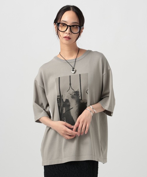 BAYFLOW(ベイフロー)の「フォトプリントニットTシャツ(ニット/セーター・レディース・ピンク/グレー/オフホワイト・FREE)」の1枚目の写真