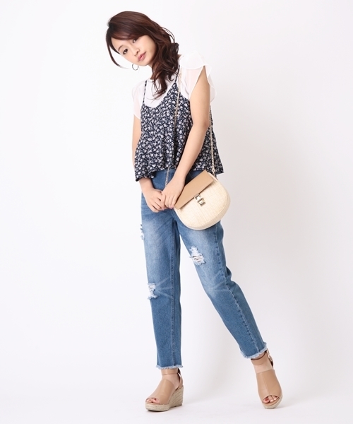 Chico（チコ）の「イージーカットオフデニムパンツ（デニムパンツ・レディース・ブルー/ネイビー/ブルー系その他・FREE）」の19枚目の写真