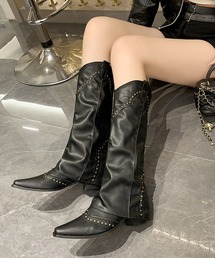 足元を主役にする、ヴィンテージ風スタッズブーツ
