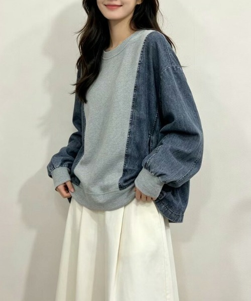 AMELY（エミリー）の「デニム切替スウェット/トレーナー/ゆったりプルオーバー（その他トップス・レディース・ブルー/グレー/ブラック・フリー）」の3枚目の写真