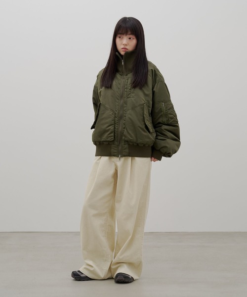 LOWRYS FARM（ローリーズファーム）の「【LFM(U)】ハイネックショートＭＡ－１　 1069600（MA-1・メンズ・カーキ/ブラック・LARGE/MEDIUM）」の4枚目の写真