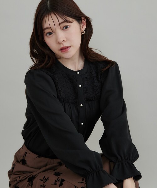 couture brooch(クチュールブローチ)の「【フリルカフスが華やか】レースギャザーブラウス(シャツ/ブラウス・レディース・ピンク系/ブラック/グレー/アイボリー・36/38/42/40)」の2枚目の写真