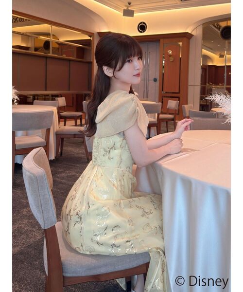MERCURYDUO(マーキュリーデュオ)の「【ディズニーコレクション】美女と野獣/ プリントオフショルワンピース(ワンピース・レディース・イエロー・MEDIUM/SMALL)」の10枚目の写真