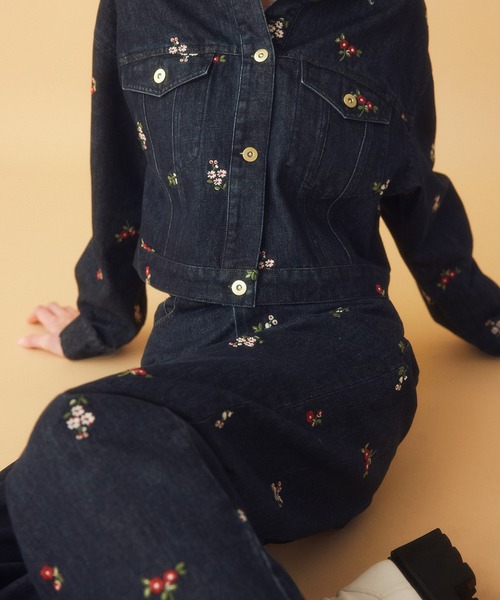 Cath Kidston（キャスキッドソン）の「エンブロイダリーデニムパンツ Ditsy Floral Embroidery（デニムパンツ・レディース・インディゴブルー/サックスブルー・S/M）」の3枚目の写真