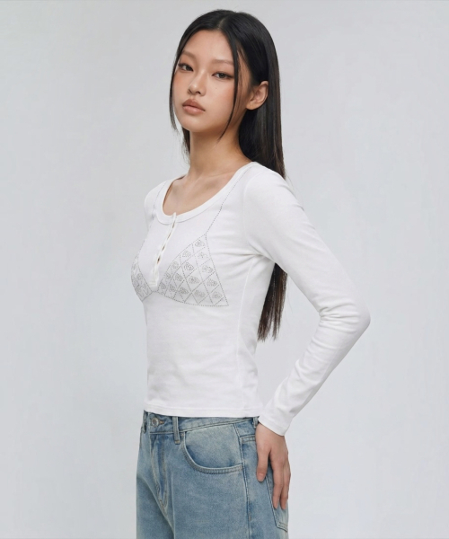 BORN SLIPPY（ボーンスリッピー）の「Crystal Bikini ヘンリー長袖Tシャツ (ホワイト)（Tシャツ/カットソー・レディース・その他・FREE）」の2枚目の写真