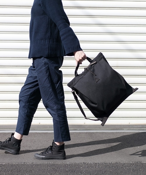 ANONYM CRAFTSMAN DESIGN（アノニムクラフツマンデザイン）の「【ANONYM CRAFTSMAN DESIGN / アノニムクラフツマンデザイン】KONA SHOULDER BAG M ショルダーバッグ（トートバッグ・レディース・ネイビー/ベージュ/グレー/ブラック/イエロー/オレンジ/ホワイト/ブルー・FREE）」の3枚目の写真