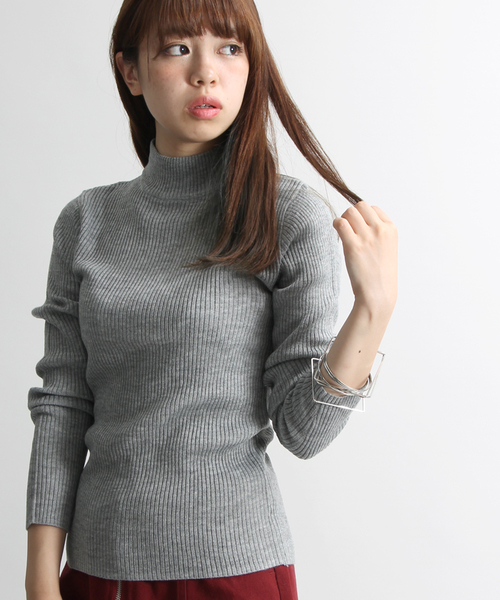 WEGO（ウィゴー）の「WEGO/リブハイネックニット（ニット/セーター・レディース・ピンク/ワイン/その他1/その他2/杢グレー/ダークオレンジ/ダークグリーン/オフホワイト/ブラック・FREE）」の4枚目の写真