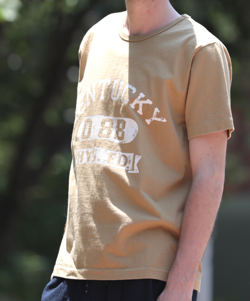 Denime(ドゥニーム)の「【MadeInJapan】BASIC CUTSEW/ベーシックカットソーKENTUCKYプリントクルーネックTシャツ(Tシャツ/カットソー・メンズ・ブラック/ホワイト/ライトブラウン・SMALL/LARGE/MEDIUM)」の12枚目の写真