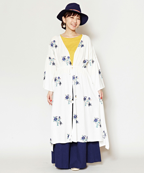 チャイハネ（チャイハネ）の「【チャイハネ】yul 花刺繍ロングカーディガン ガウン（カーディガン/ボレロ・レディース・ホワイト/ブルー/マスタード・FREE）」の2枚目の写真