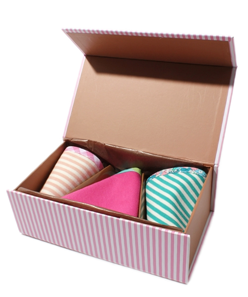 green label relaxing（グリーンレーベルリラクシング）の「MARLMARL マルシェ ビブ ボックス（スタイ/よだれかけ・キッズ・ピンク/ライトブルー・フリー）」の2枚目の写真