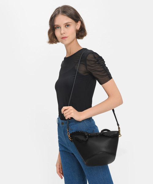 CHARLES & KEITH（チャールズ & キース）の「ロープハンドルハンドバッグ / ROPE HANDLE HANDBAG（ハンドバッグ・レディース・ブラック/ピンク系その他・S）」の7枚目の写真