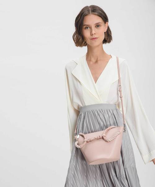 CHARLES & KEITH（チャールズ & キース）の「ロープハンドルハンドバッグ / ROPE HANDLE HANDBAG（ハンドバッグ・レディース・ブラック/ピンク系その他・S）」の8枚目の写真