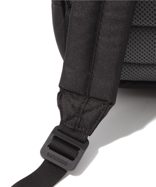 BEAMS（ビームス）の「Incase / CAMPUS COMPACT BACKPACK（バックパック/リュック・メンズ・オフホワイト/ブラック/オレンジ・ONE SIZE）」の7枚目の写真