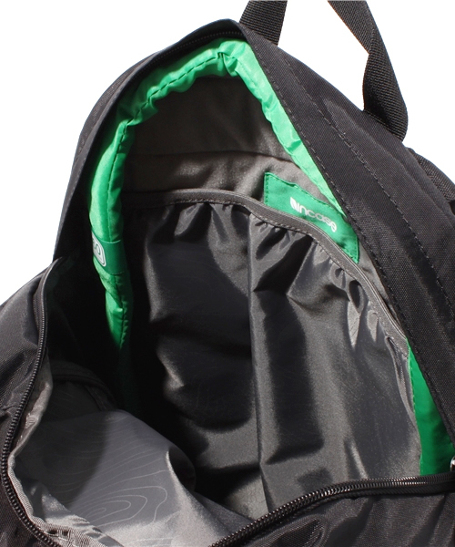 BEAMS（ビームス）の「Incase / CAMPUS COMPACT BACKPACK（バックパック/リュック・メンズ・オフホワイト/ブラック/オレンジ・ONE SIZE）」の9枚目の写真