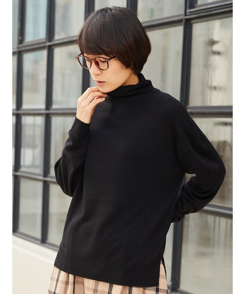 AMERICAN HOLIC(アメリカンホリック)の「・タートルニット裾スリットプルオーバー(ニット/セーター・レディース・チャコールグレー/ブラック/パープル/キャメル/その他7/ブルーグリーン/ホワイト系その他4/ベージュ系その他2・M/L)」の3枚目の写真