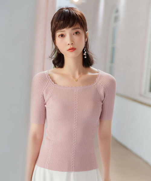 SAISON DE PAPILLON(セゾンドパピヨン)の「スクエアネックリブケーブルデザインサマーニットトップス(Tシャツ/カットソー・レディース・ブルー/スモークピンク/ブラック・M/L)」の1枚目の写真